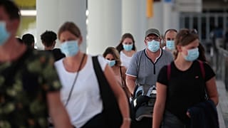 "Επιστρέφει" η υποχρεωτική χρήση μάσκας στην Ευρώπη
