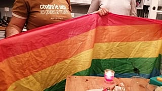 صورة لمثليين خلال إحيائهم "اليوم مجتمع الميم" في تظاهرة سنوية رمزية غير رسمية