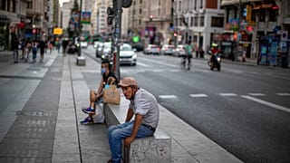 El Gobierno regional de Madrid obliga a usar la mascarilla en los espacios públicos