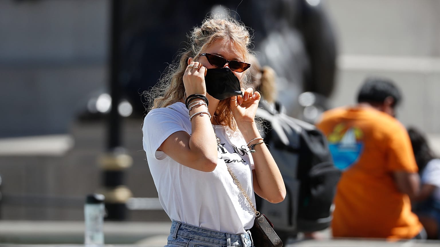Διχασμένη η βρετανική κοινωνία για την χρήση μάσκας