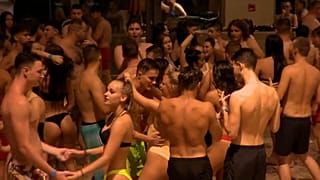 Jóvenes de fiesta en Hungría