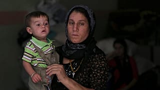 يزيدية فرّت مع أسرتها من المعارك إلى شمال بغداد (صورة من الأرشيف - 2014)