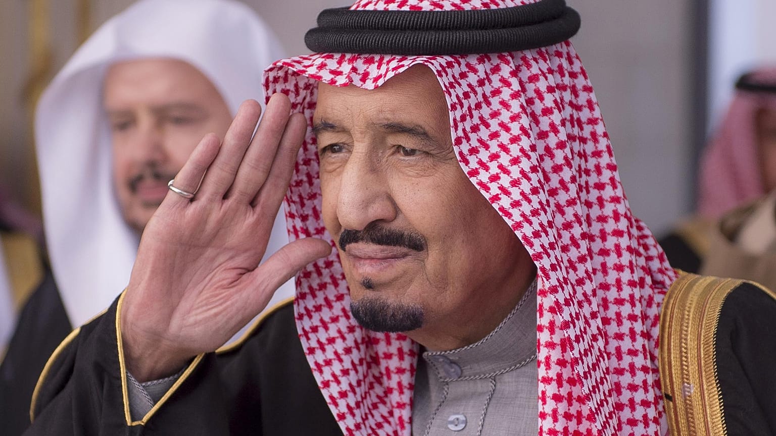 العاهل السعودي يغادر المستشفى بعد خضوعه لعملية لاستئصال المرارة