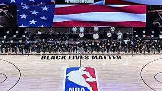 NBA oyuncuları diz çökerek Black Lives Matter hareketine destek verdi