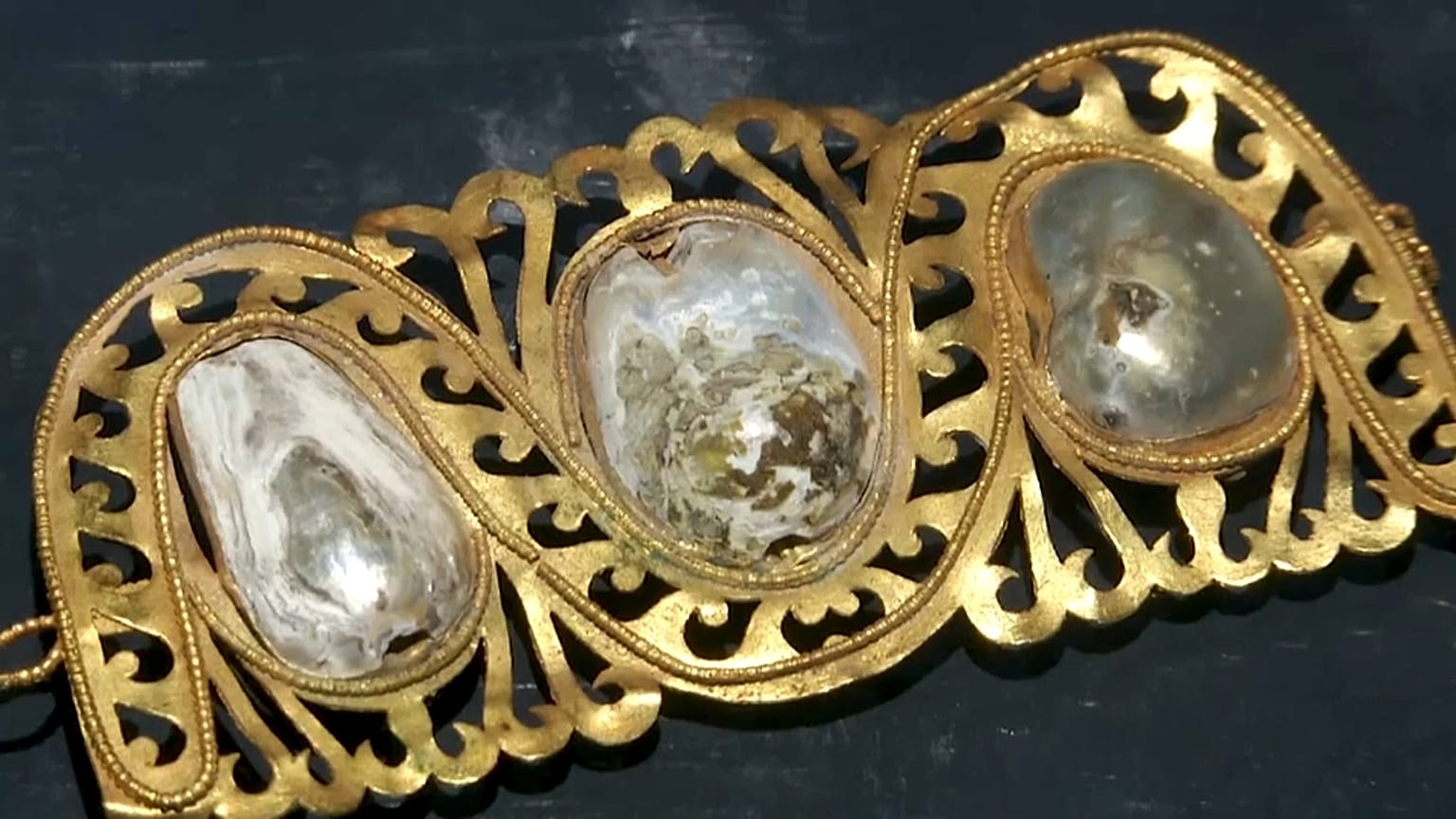 Uno dei gioielli esposti alla mostra "Venustas. Grazia e bellezza a Pompei”