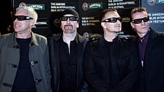 Nagy összeggel támogatja a U2 a könnyűzenészeket 