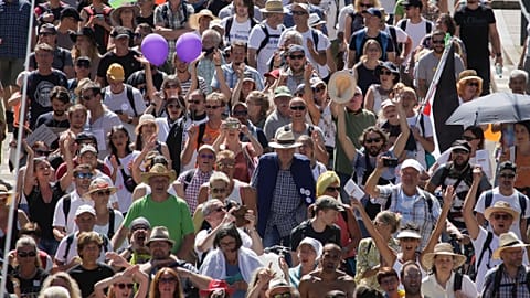 Berlin: 17 000 Menschen demonstrieren gegen Pandemiemaßnahmen