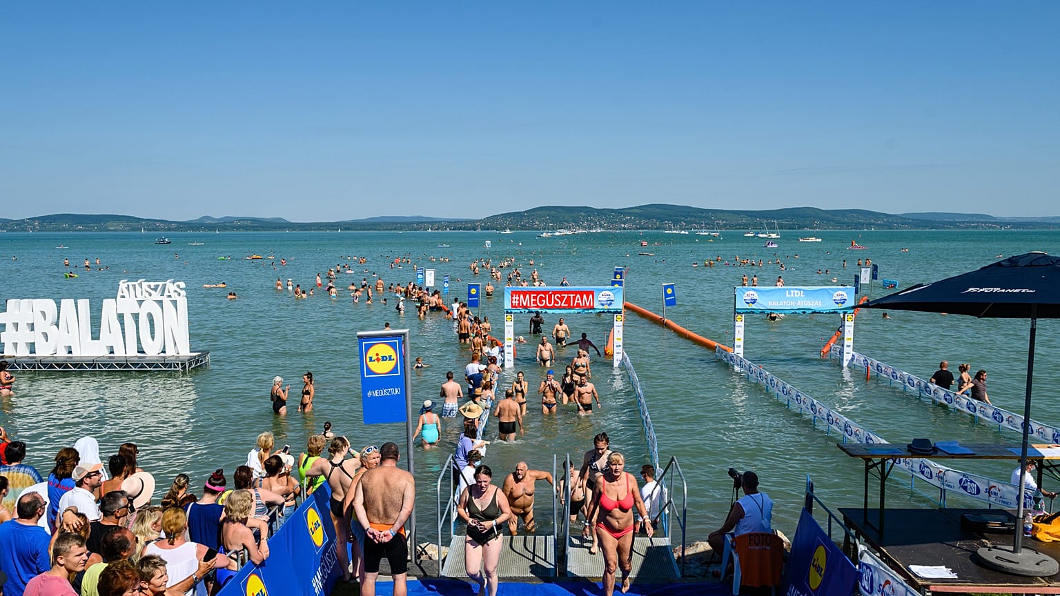 Balaton-átúszás