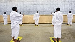 مراسم رمی جمرات حج با رعایت الزامات بهداشتی شیوع کرونا 