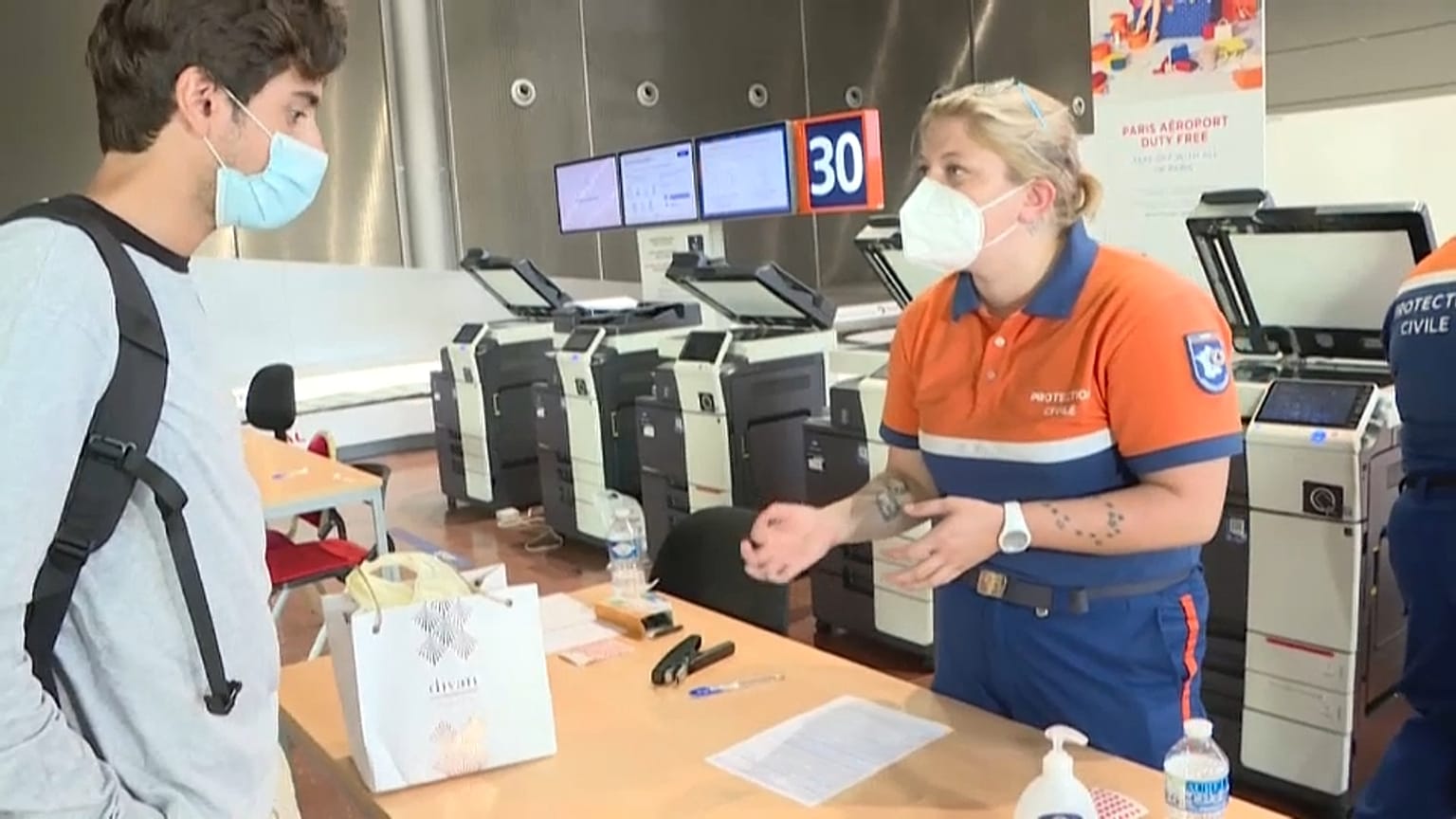 Γαλλία: Υποχρεωτικά τεστ COVID-19  για ταξιδιώτες από 16 χώρες