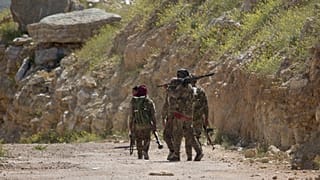 Çatı yapısını Kürt YPG'nin oluşturduğu Suriye Demokratik Güçleri (SDG) isimli gruba bağlı savaşçılar