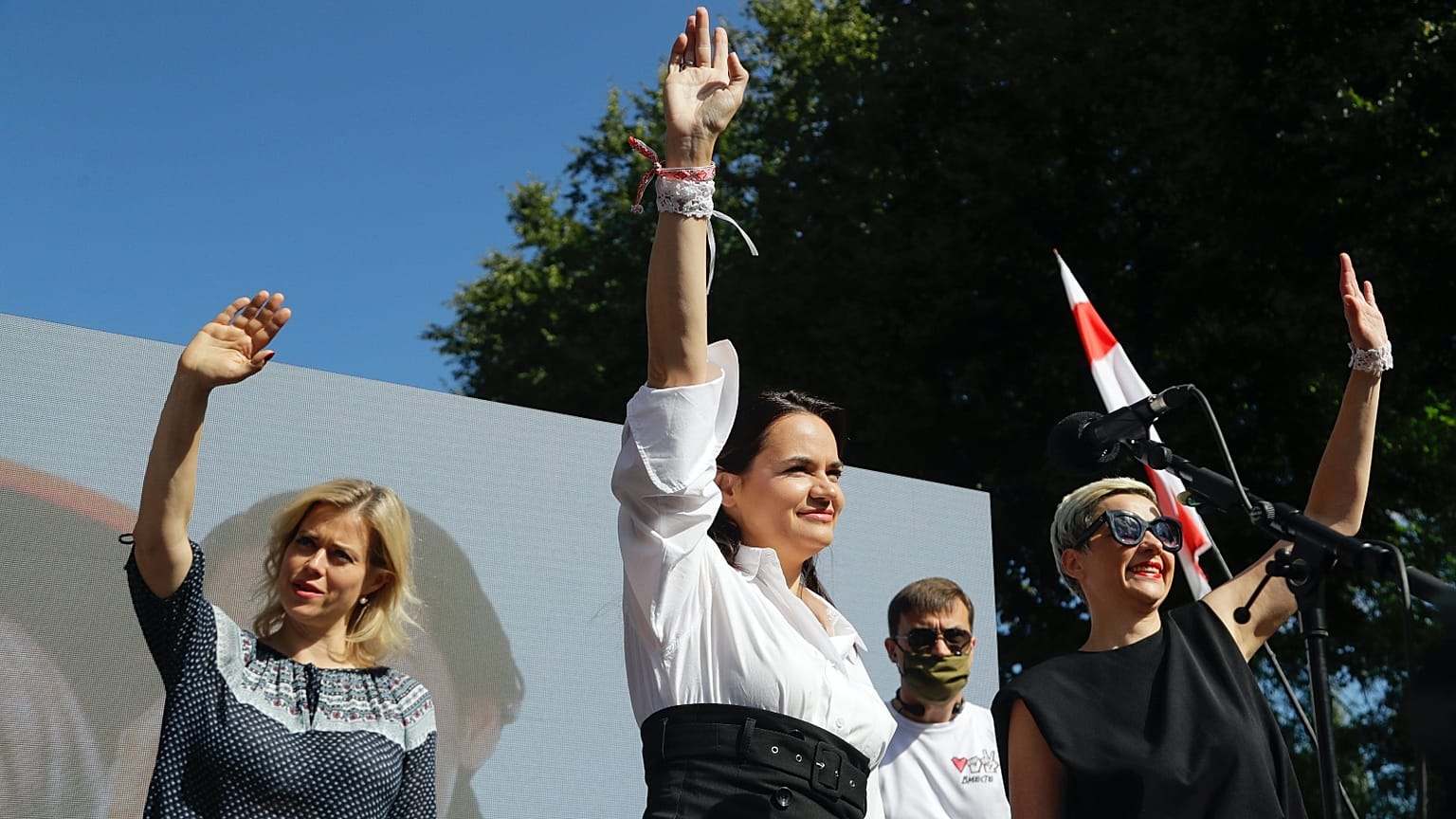 Veronika Cepkalo (b), Szvetlána Tihanovszkaja (k) és Maria Kolesznikova (j)