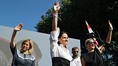 Veronika Cepkalo (b), Szvetlána Tihanovszkaja (k) és Maria Kolesznikova (j)