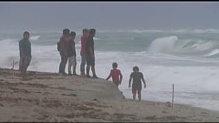 Tempestade Isaias fustiga costa oriental da Flórida