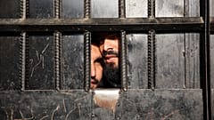 Due prigionieri talebani sopravvissuti all'attentato al carcere. 