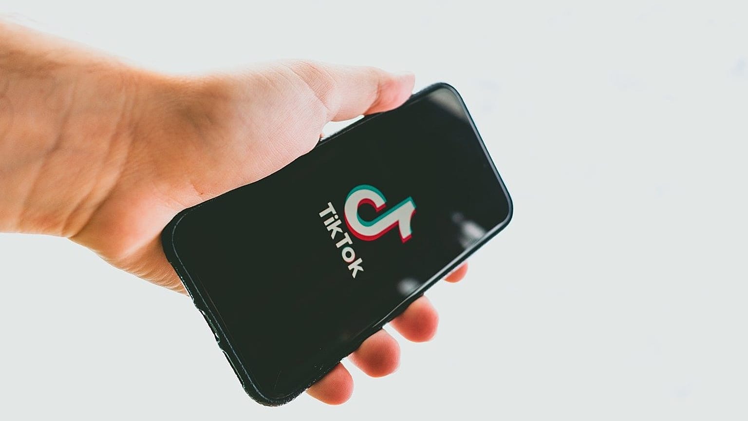 عشاق تيك توك يهاجمون ترامب بسبب التطبيق