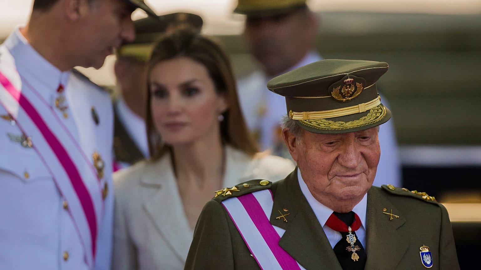 Χουάν Κάρλος: Από δημοφιλής μονάρχης... αυτοεξόριστος και αμαυρωμένος από τα σκάνδαλα