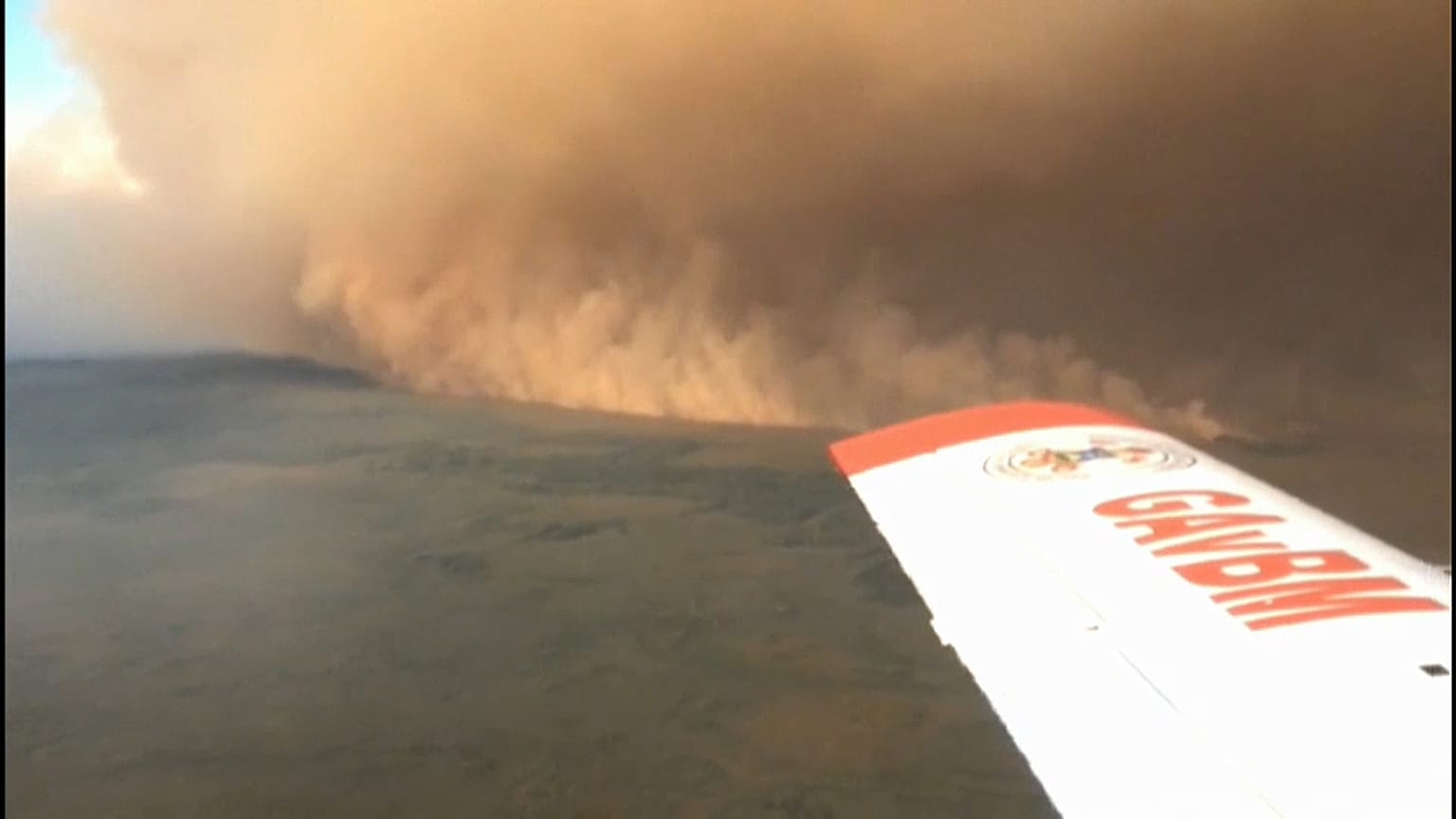 Imagem aérea de uma coluna de fumo no Pantanal