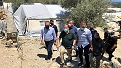 Ο αναπληρωτής υπουργός Μετανάστευσης και Ασύλου Γιώργος Κουμουτσάκος με τον πρωθυπουργό του Γερμανικού κρατιδίου της Βόρειας Ρηνανίας - Βεστφαλίας Άρμιν Λάσετ 