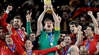 12 luglio 2010. Iker Casillas e la Spagna sul tetto del mondo.