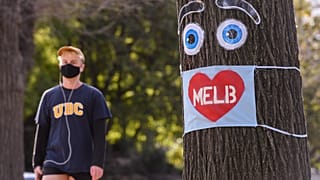 A Melbourne coprifuoco per le prossime sei settimane, niente matrimoni e si ritorna alle lezioni online dopo i nuovi focolai