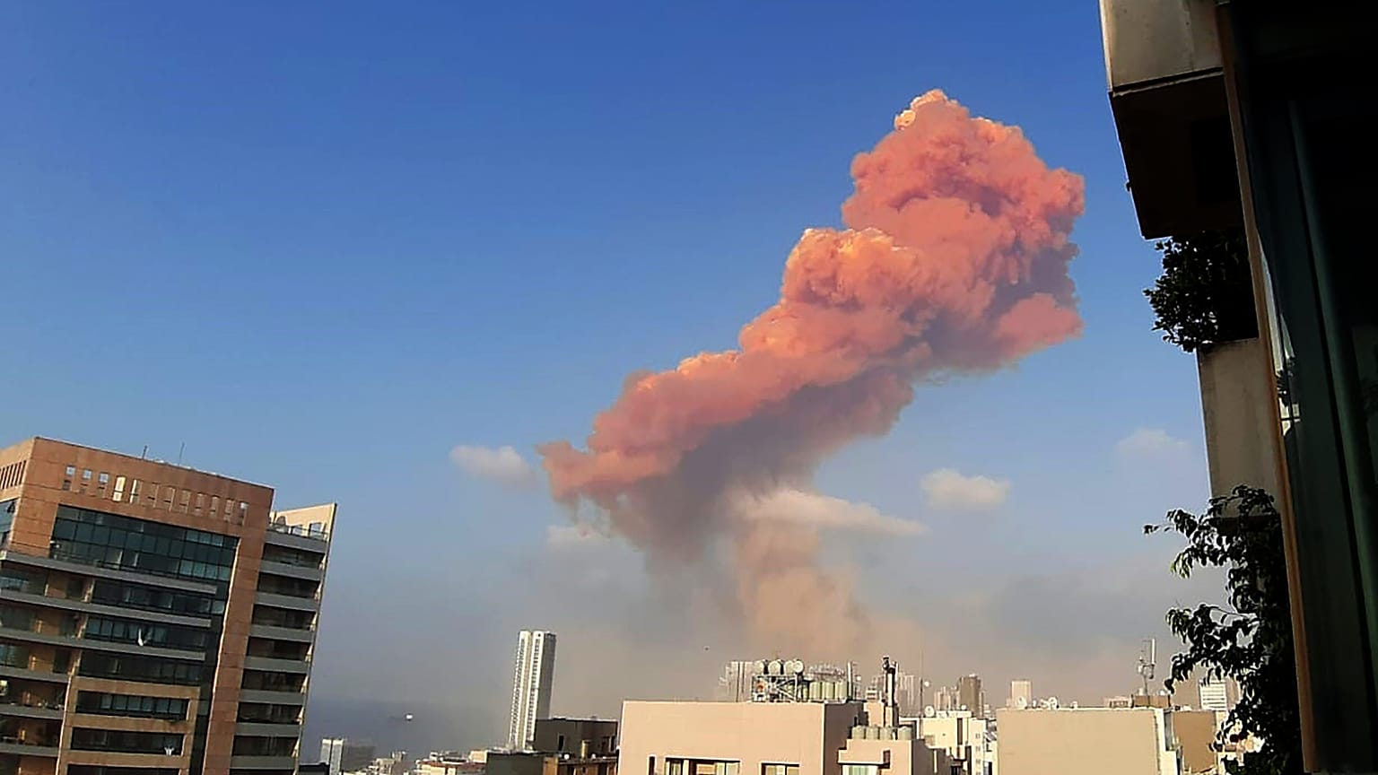Deux très fortes explosions ravagent le port de Beyrouth : des morts et des milliers de blessés