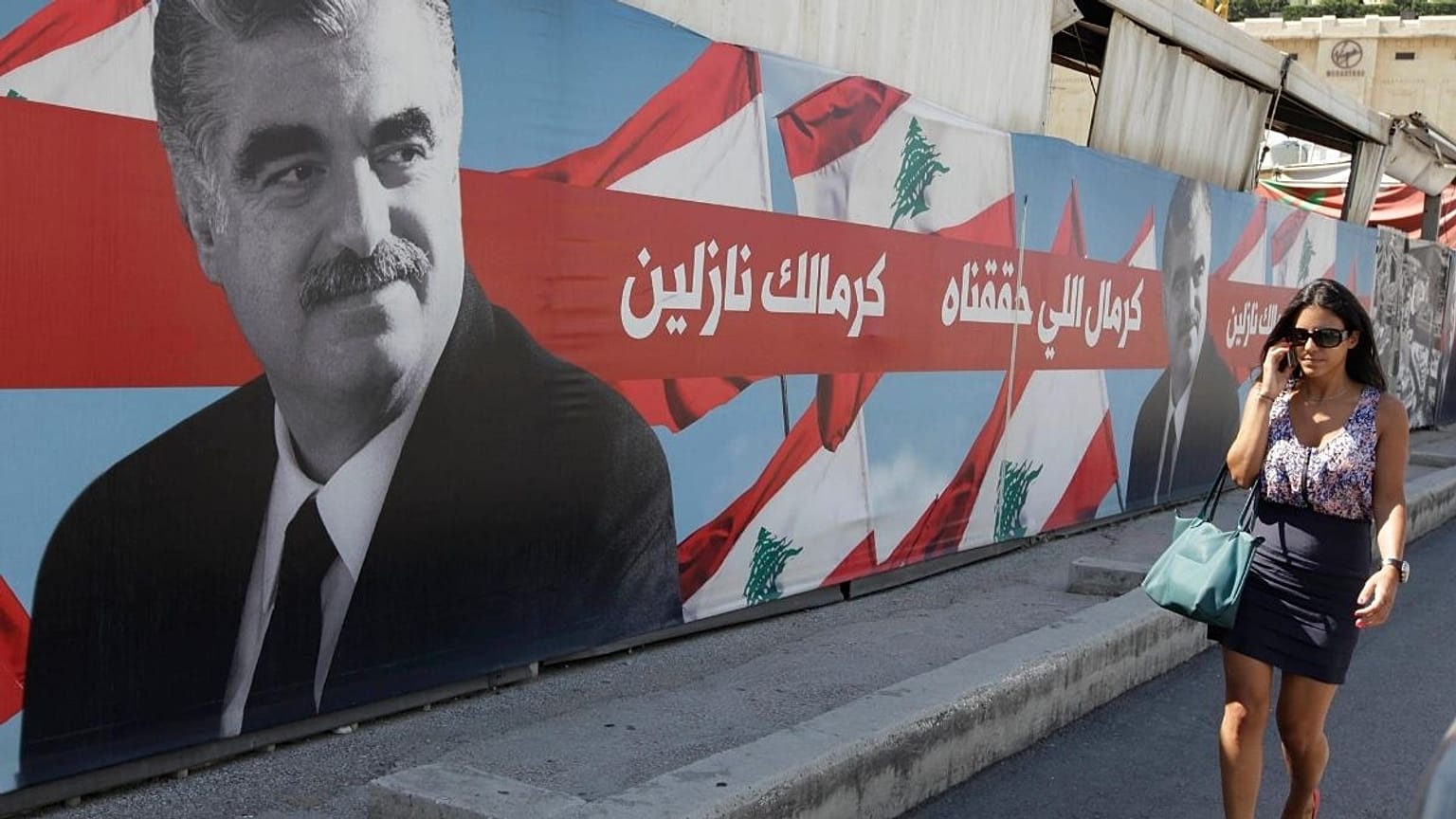 تصویری از نخست وزیر مقتول لبنان در نزدیکی قبرش در شهر بیروت