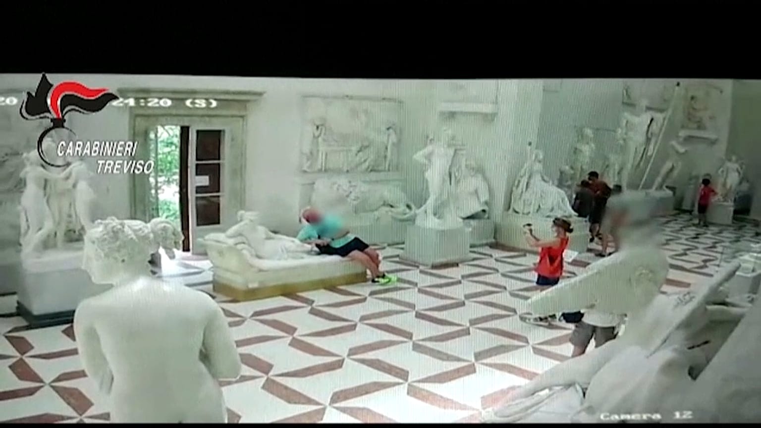 Identificado el hombre que rompió la escultura de Paulina Bonaparte