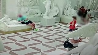Hanyagul elvetette magát az alkotáson az osztrák turista