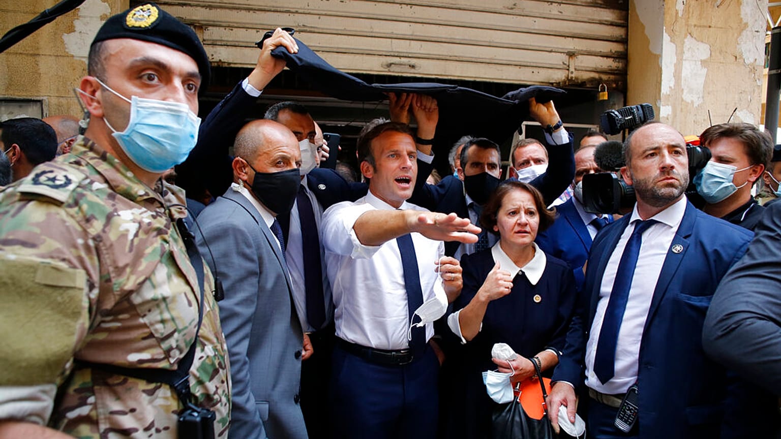 Lübnan'ı ziyaret eden ilk yabancı lider olan Macron, şeffaf soruşturma istedi