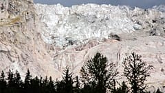 В горах на севере Италии может обрушиться ледник 