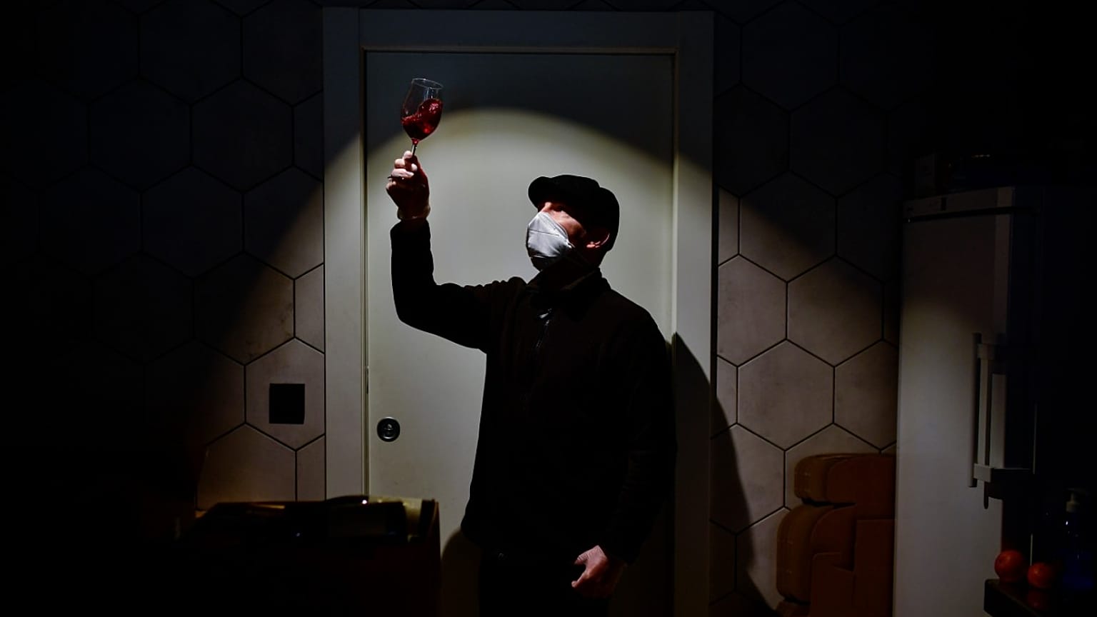Weinprobe mit Maske