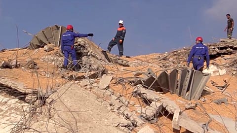 Rus AKUT ekipleri Beyrut Limanı'nda enkaz altında kayıp aradı