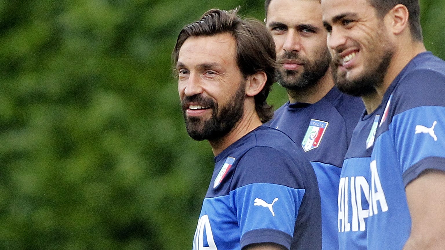 Andrea Pirlo in azzurro, durante un raduno della nazionale, con Salvatore Sirigu e Alessandro Matri. 