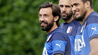 Andrea Pirlo in azzurro, durante un raduno della nazionale, con Salvatore Sirigu e Alessandro Matri.