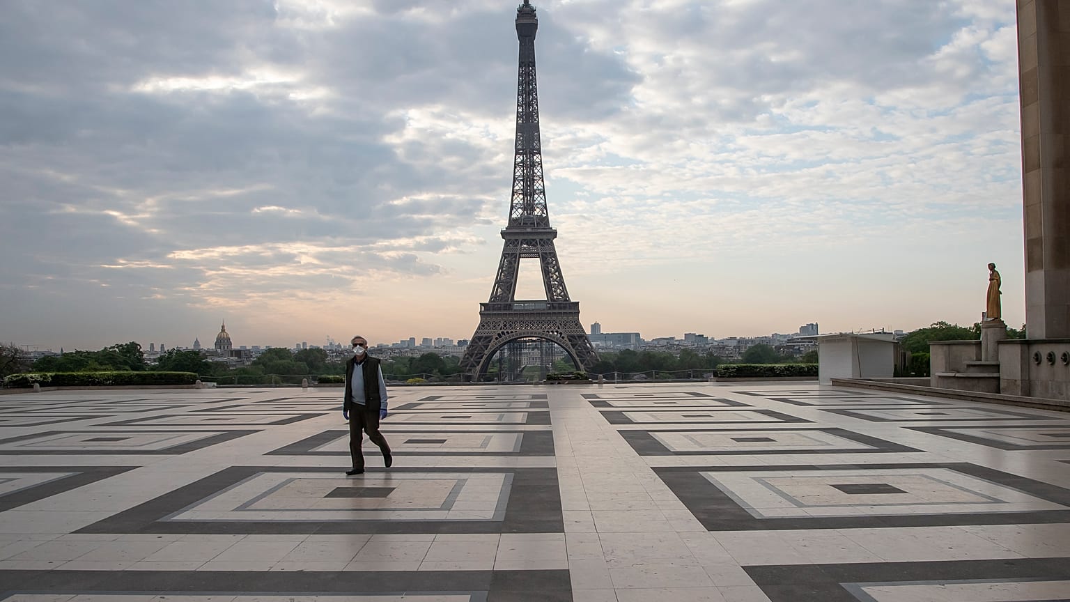 Pariser Fünf-Sterne-Häuser werben nicht selten mit einem Blick auf den Eiffelturm. Das hilft zur Zeit allerdings wenig.