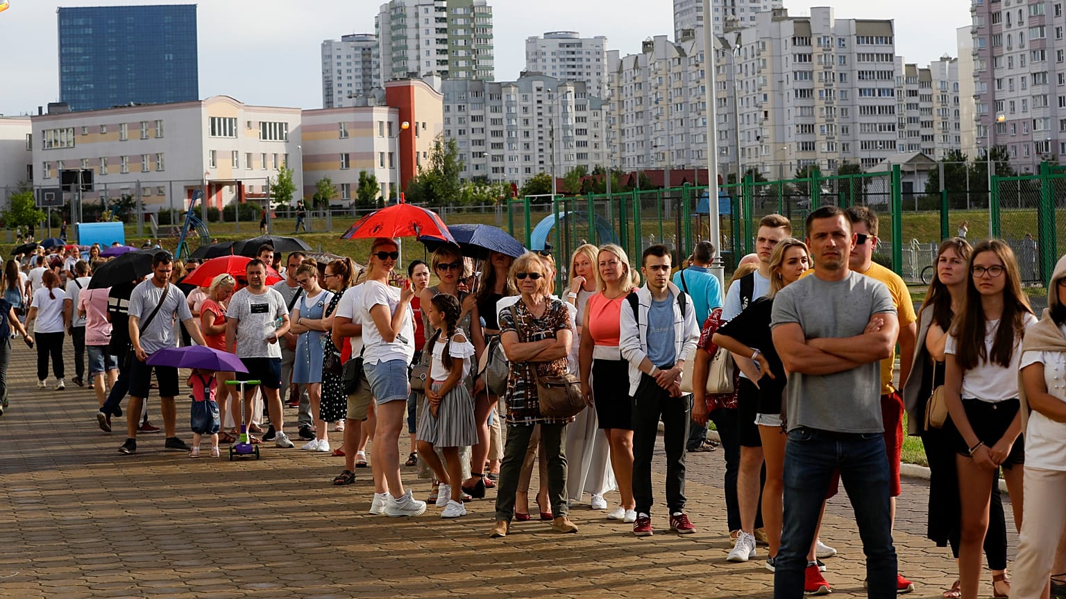 Lange Wartschlangen in Minsk
