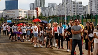 Lange Wartschlangen in Minsk