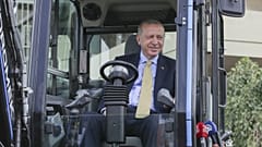 Cumhurbaşkanı Recep Tayyip Erdoğan yerli elektrikli ekskavatörü kullandı