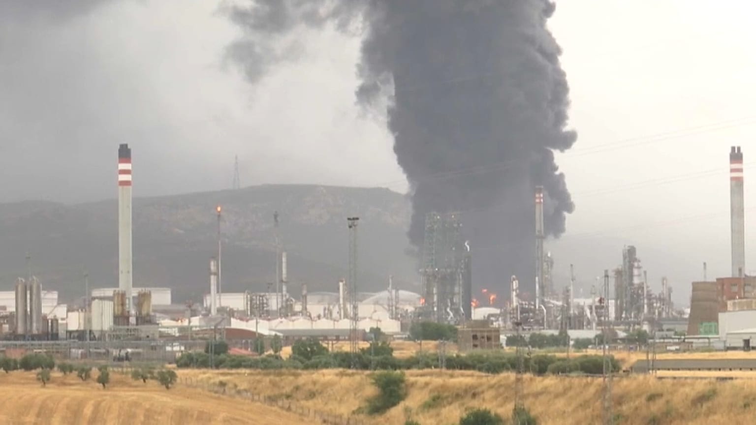 Detalle del incendio en el Complejo Petroquímico de Puertollano