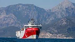 Турецкое исследовательское судно Oruc Reis в Эгейском море
