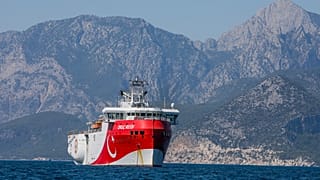 Турецкое исследовательское судно Oruc Reis в Эгейском море