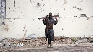 Un soldato somalo a Mogadiscio