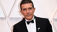 الممثل الإسباني أنطونيو بانديراس يصل إلى حفل توزيع جوائز الأوسكار الـ 92 في هوليوود، كاليفورنيا في 9 فبراير 2020.