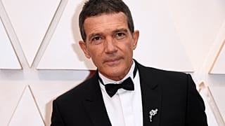 الممثل الإسباني أنطونيو بانديراس يصل إلى حفل توزيع جوائز الأوسكار الـ 92 في هوليوود، كاليفورنيا في 9 فبراير 2020.