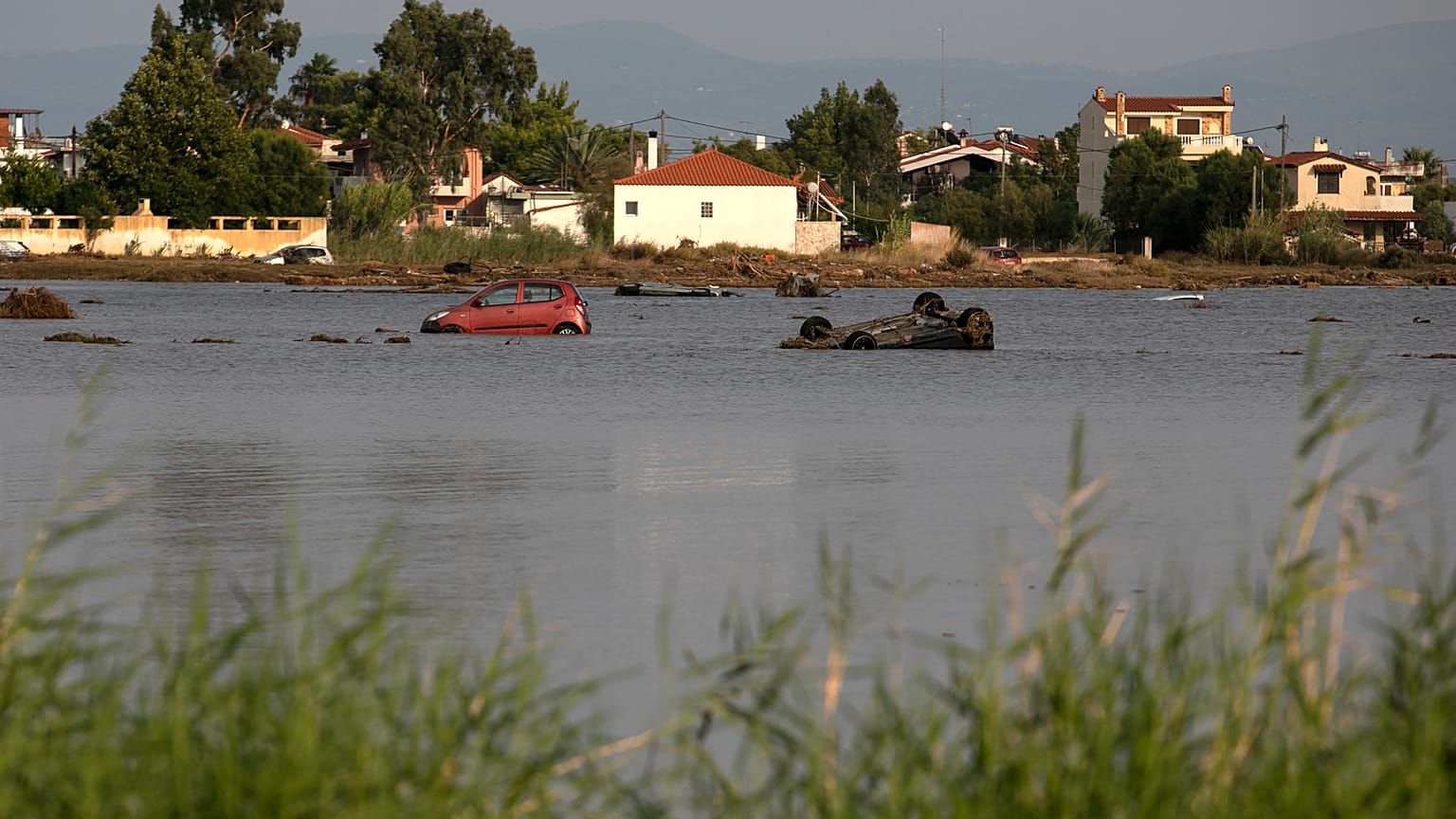 Inundaciones en la isla griega de Eubea