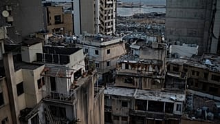 پهپاد به خانه‌های ویران و تخریب شده بیروت سرک می‌کشد