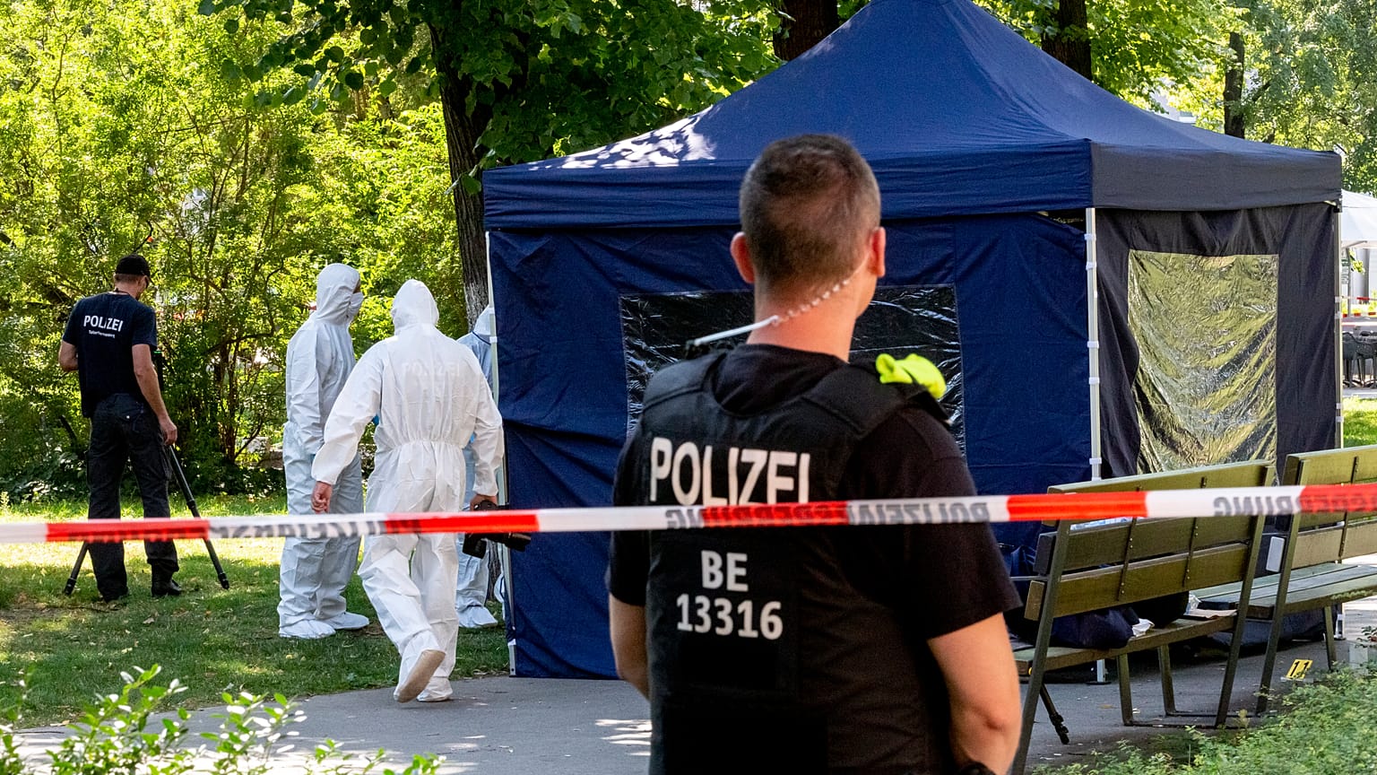 This photo taken on August 23, 2019 shows police forensic experts in a Berlin park where a man of Georgian origin was shot dead. 