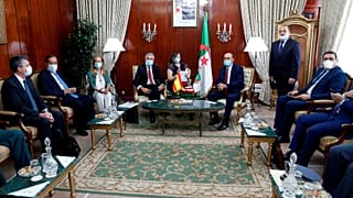 وزير الداخلية الإسباني في الجزائر