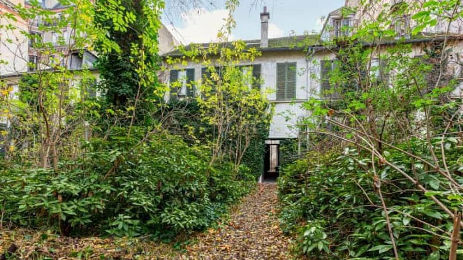 Paris'te 30 yıldır metruk bina 